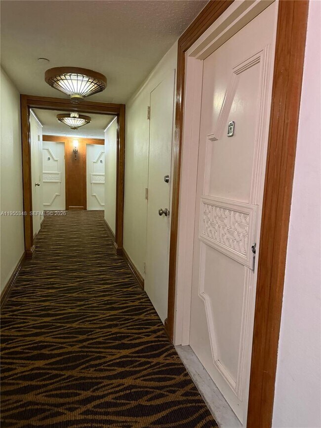 Foto del edificio - 18181 NE 31st Ct