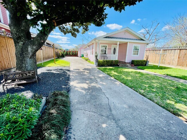 Foto del edificio - 1205 Nadine St