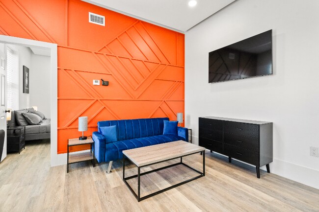 Building Photo - 1301 E Columbus Dr