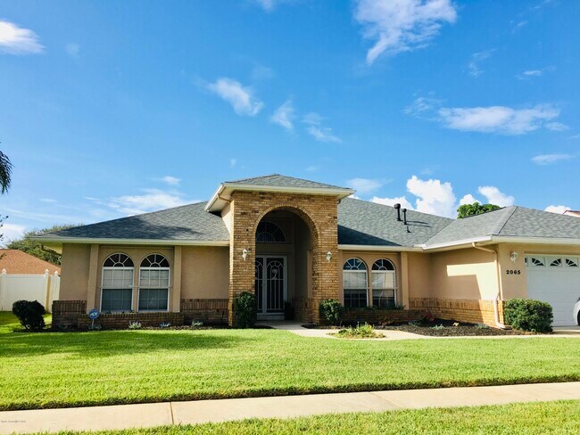 Building Photo - 2065 Thistle Dr