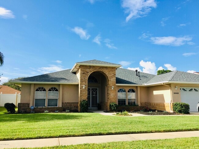 Foto del edificio - 2065 Thistle Dr