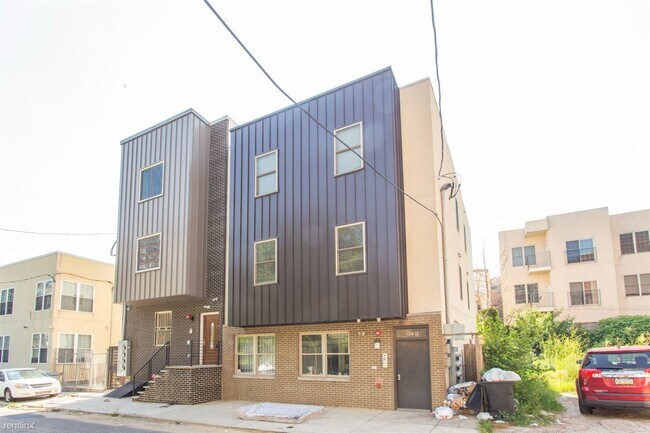 Foto del edificio - 2 br, 1 bath Triplex - 1310 N CARLISLE ST ...