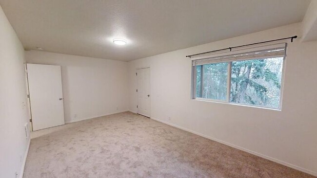 Building Photo - Move-in Ready! Dual Master Bedrooms in a L...