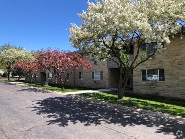 Building Photo - Forest Place Apartments
