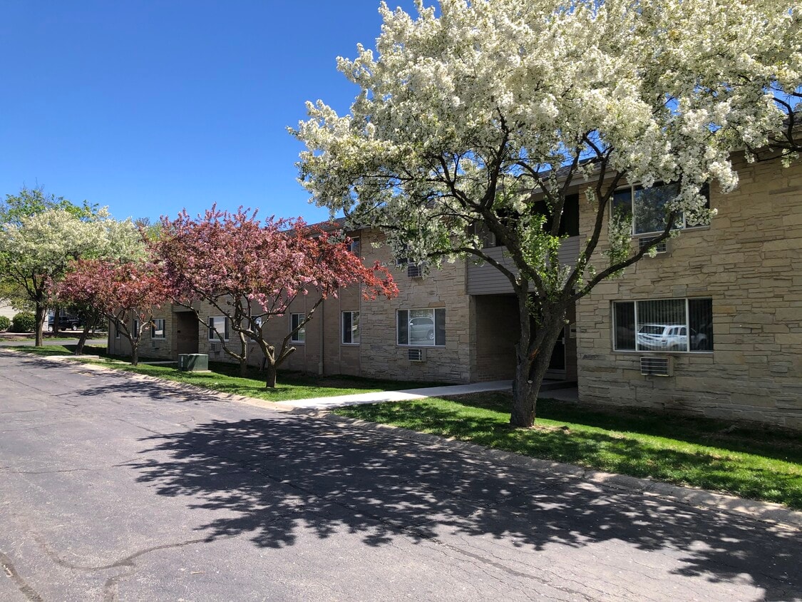 Primary Photo - Forest Place Apartments