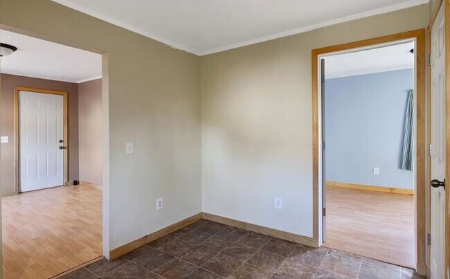 Foto del edificio - 710 E Park St