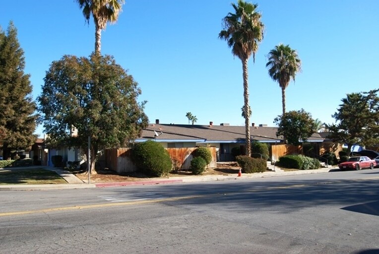 Foto del edificio - 4000 Christmas Tree Ln