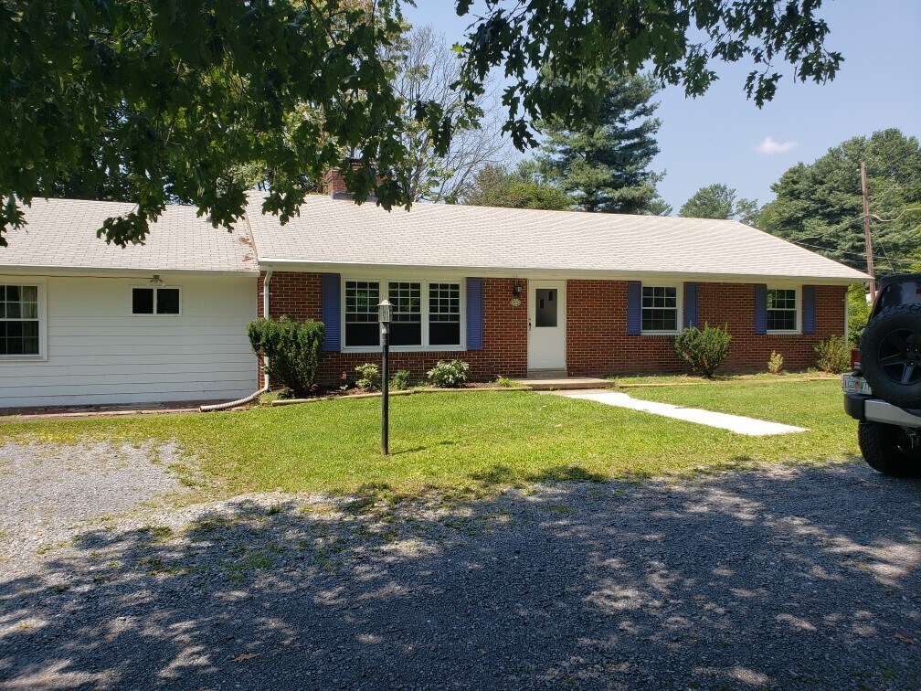 8826 Yellow Springs Rd, Frederick, MD 21702 House Rental in Frederick