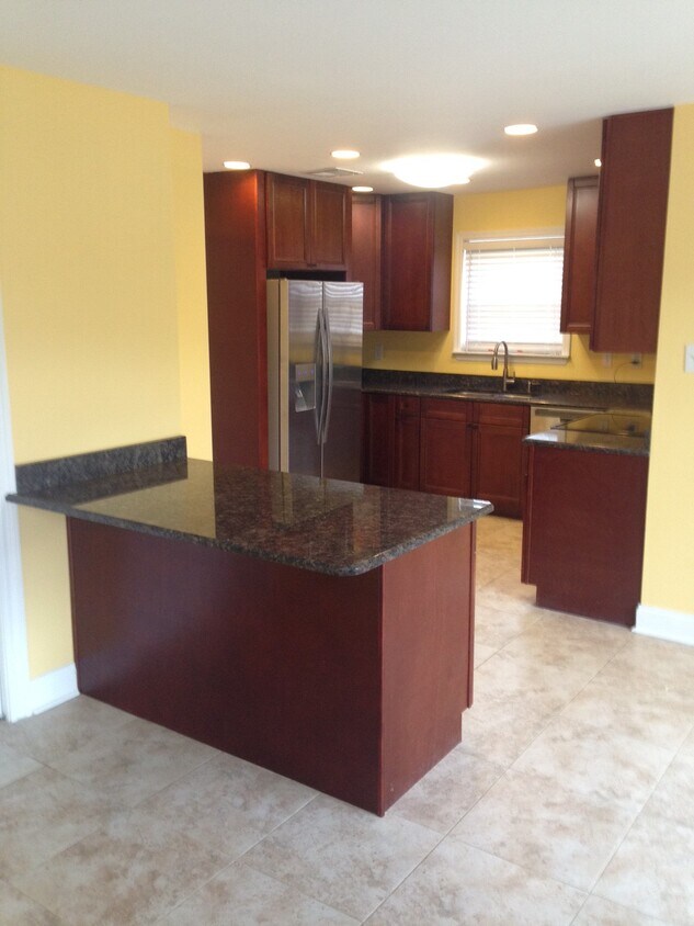 Kitchen - 2059 Spanish Oaks Dr