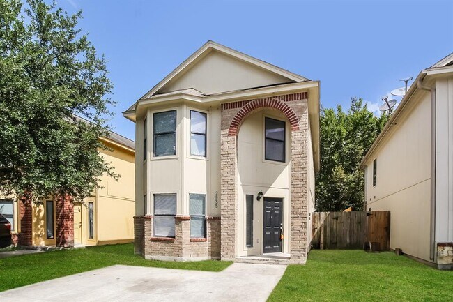 Building Photo - 2935 La Estancia Ln