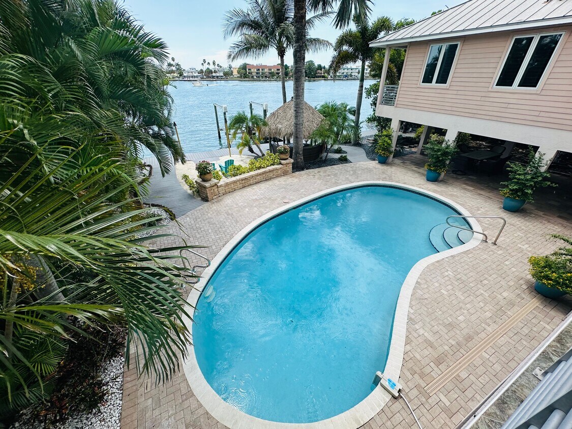 Primary Photo - 9210 Gulf Blvd