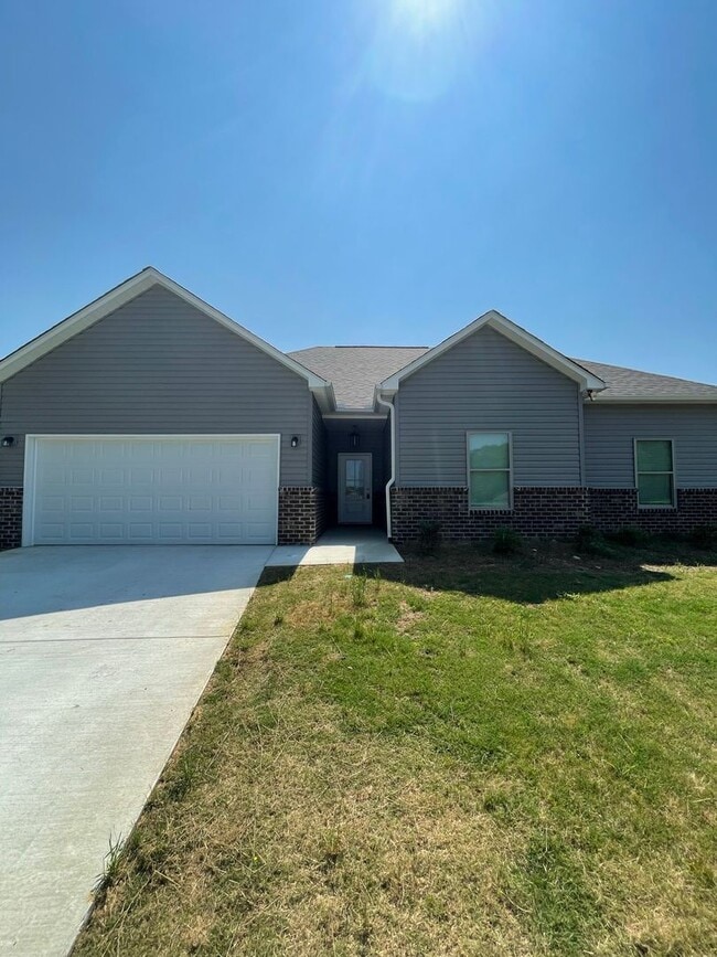 Building Photo - 1982 Golf Course Rd