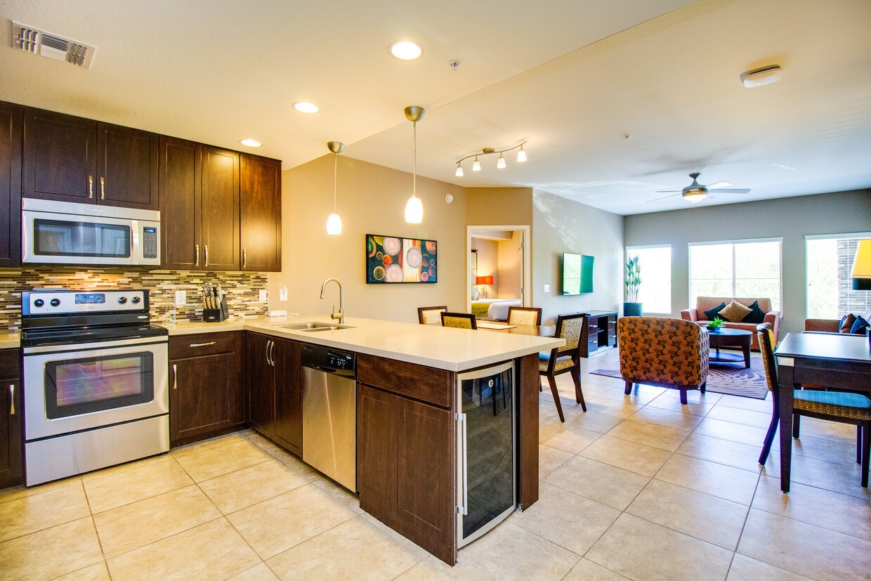 Foto principal - 5450 E Deer Valley Dr
