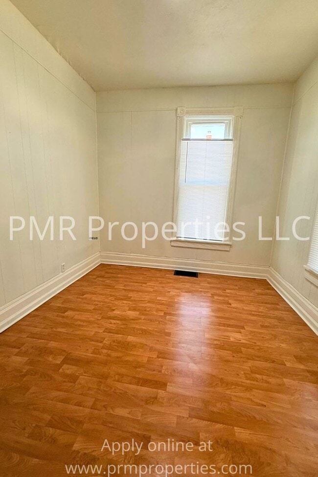 Building Photo - 2 Bedroom/ 1 Bathroom House
