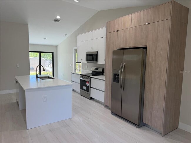 Foto del edificio - 23367 Mayville Ave