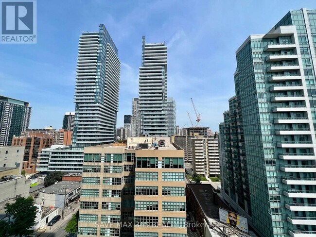 Photo du bâtiment - 125 Redpath Ave