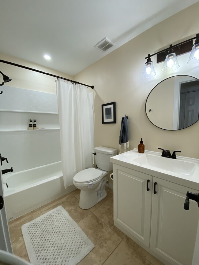 Building Photo - 6248 Gretna Green Ct