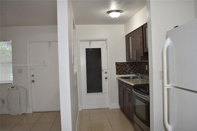 Foto del edificio - 16851 NE 21st Ave