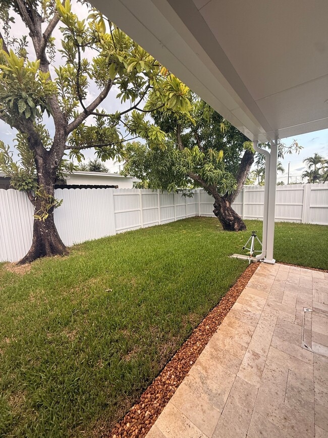 Photo - 10555 SW 32nd St (Miami, FL) Apartment