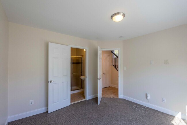 Foto del edificio - Charming 4Bed/3.5Bath in Washington Villag...