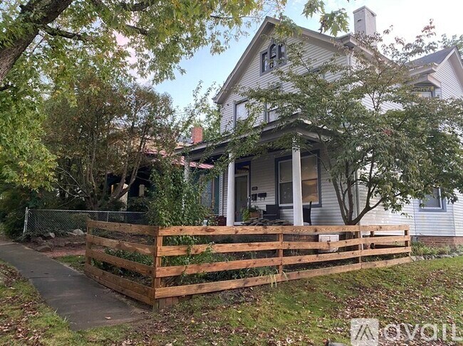 Building Photo - 618 W 26th St