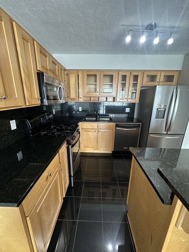 Foto principal - 2222 Detroit Ave