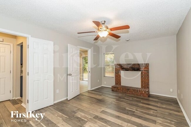 Building Photo - 11047 Traci Lynn Dr