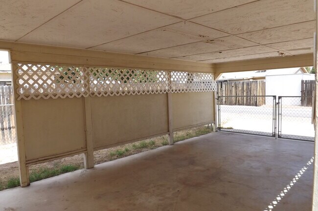 Building Photo - Charming 3-Bedroom Home Near Peaceful Retirement Area – No Age Restrictions!