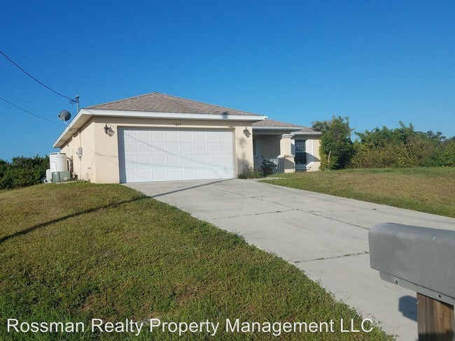 Building Photo - 3 br, 2 bath House - 1043 Cedar Tree Avenue