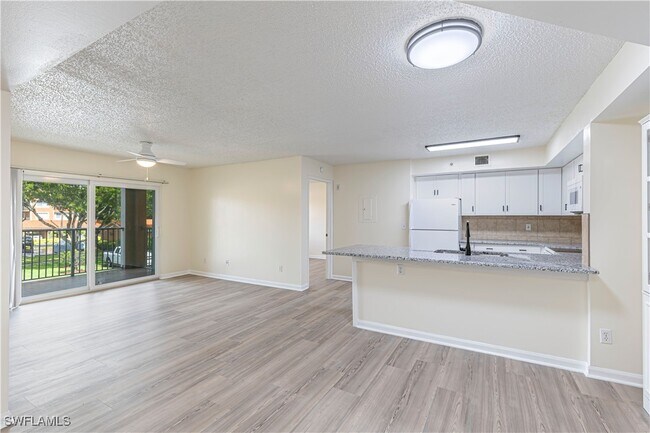 Foto del edificio - 1275 Wildwood Lakes Blvd