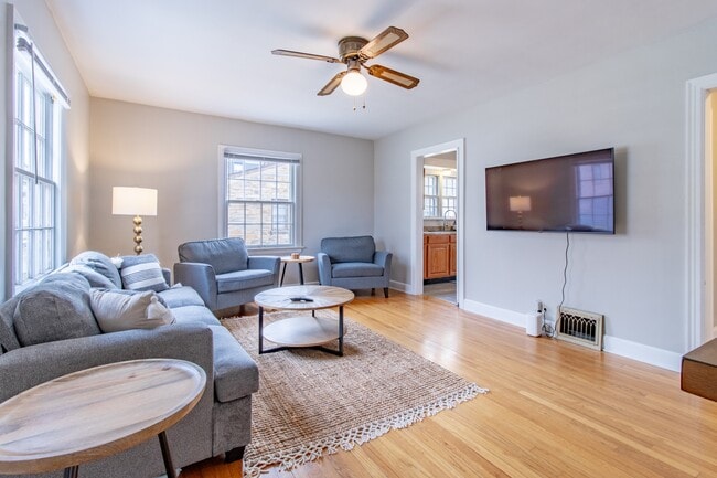 Foto del edificio - 302 E 19th St