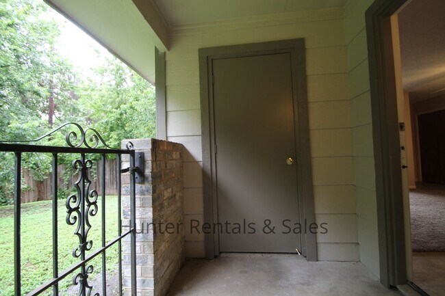 Building Photo - Rent Me Now!