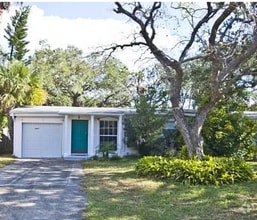 Building Photo - 3607 Saxon Dr