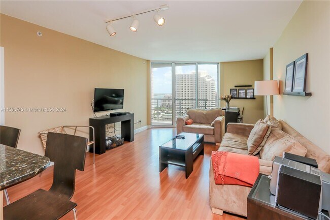 Foto del edificio - 335 S Biscayne Blvd