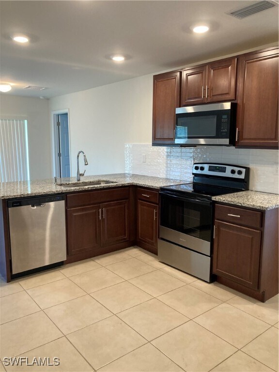 Foto del edificio - 3438 NE 8th Pl