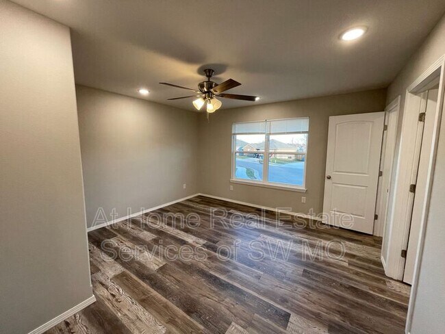 Building Photo - 1905 S 15th St