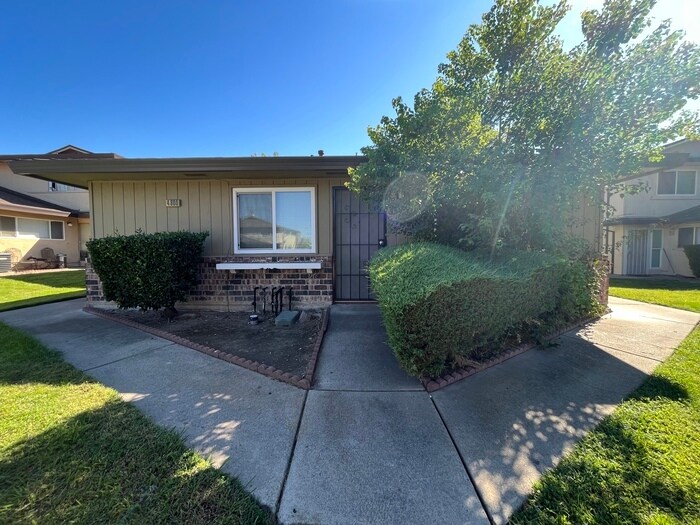 Primary Photo - spacious 2/1 unit in Sacramento, 4600 Gree...