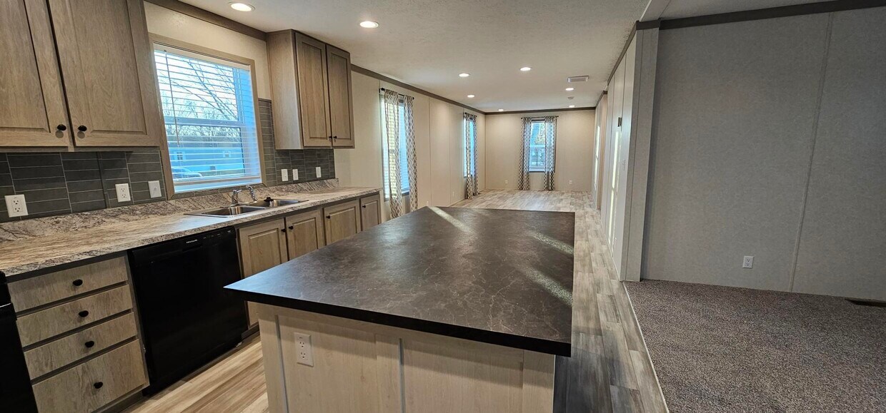 Foto principal - 3969 Deadwood Dr N