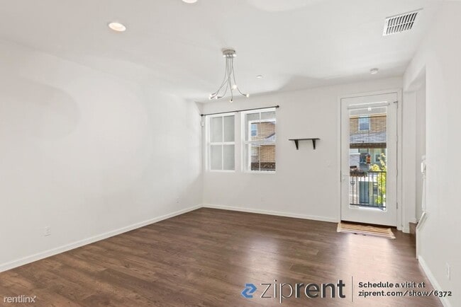 Building Photo - 4 br, 3.5 bath Townhome - 681 Fernleaf Dr,...