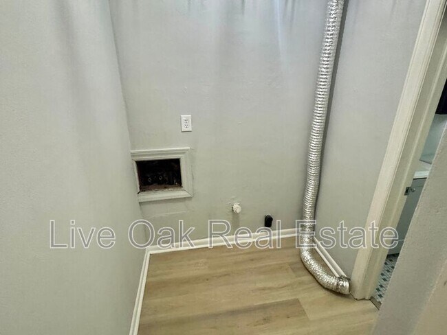 Foto del edificio - 314 Woodview Ave