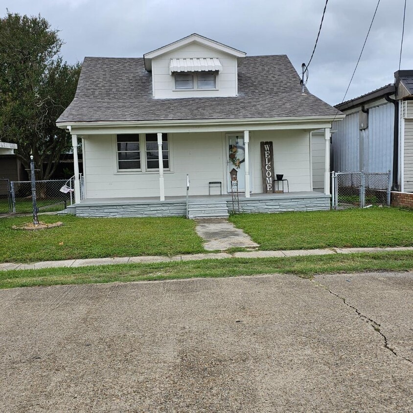 Primary Photo - 606 Church St