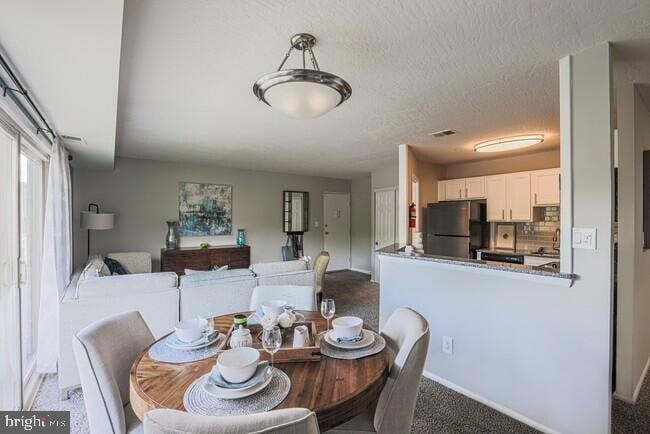 Foto del edificio - 706 Country Village Dr