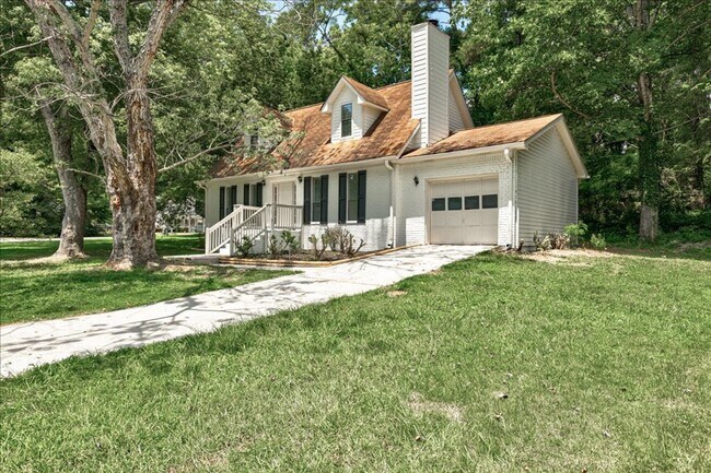 Foto del edificio - Welcome to this charming 3-bedroom, 2-bath...