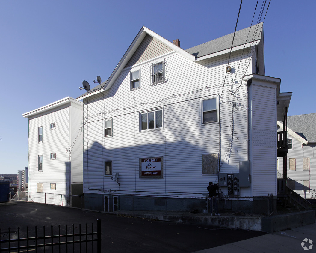 Building Photo - 159-161 Elm St