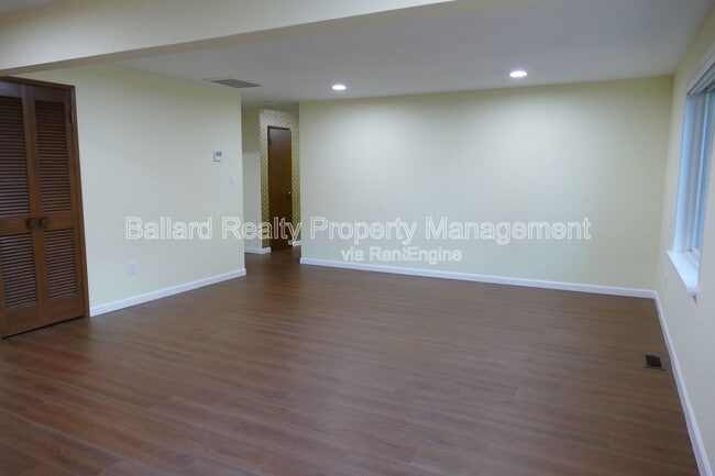 Building Photo - 2127 N 160th St