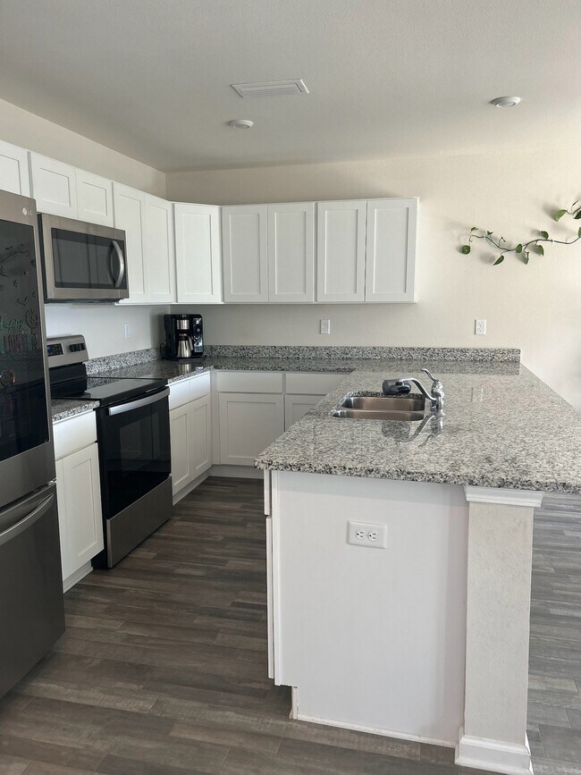 Foto del edificio - 110 Whispering Creek Ave