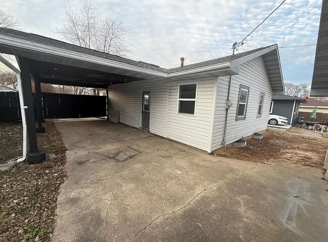 Building Photo - 141 Briarmoor Ln