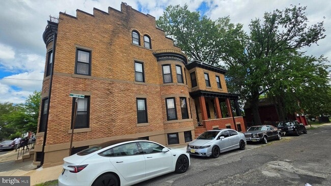Building Photo - 178 Brunswick Ave
