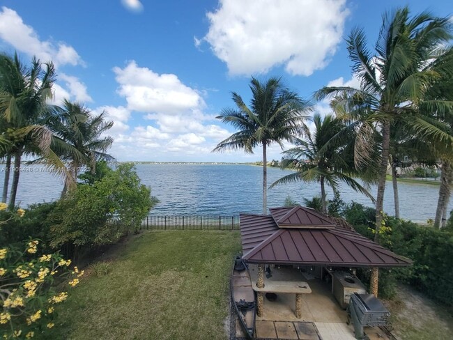 Foto del edificio - 5337 SW 183rd Ave