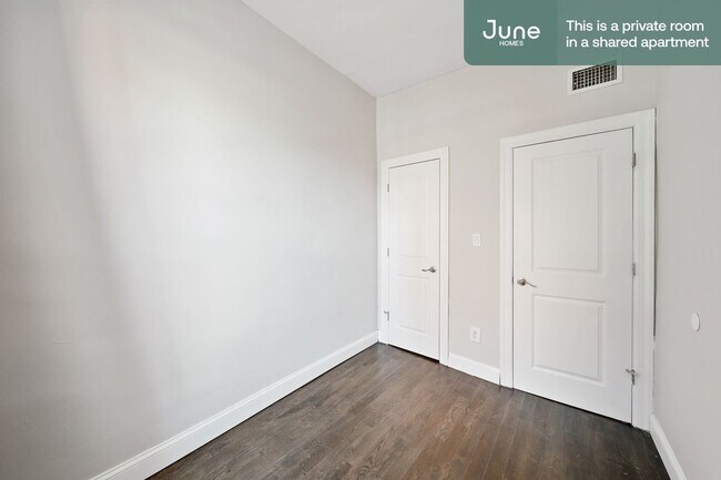 Foto del edificio - ROOM ONLY in 4-bed/2.0-bath Home